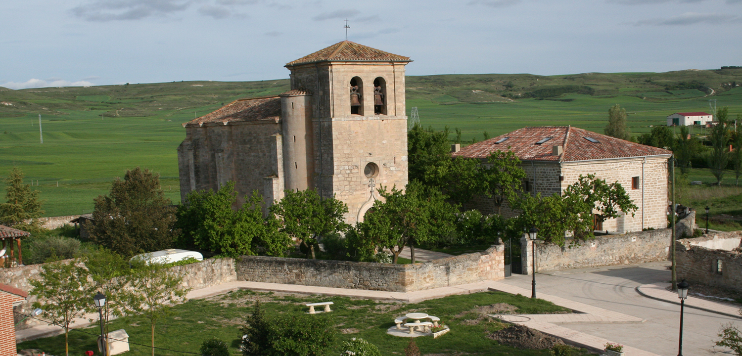Iglesia de Vivar del Cid con la meseta castellana al fondo